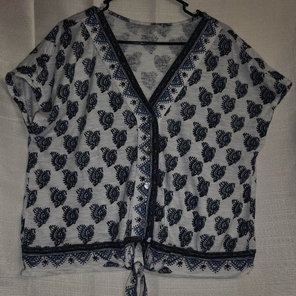 Lucky Brand blouse || Size US L/G || White with Blue designs